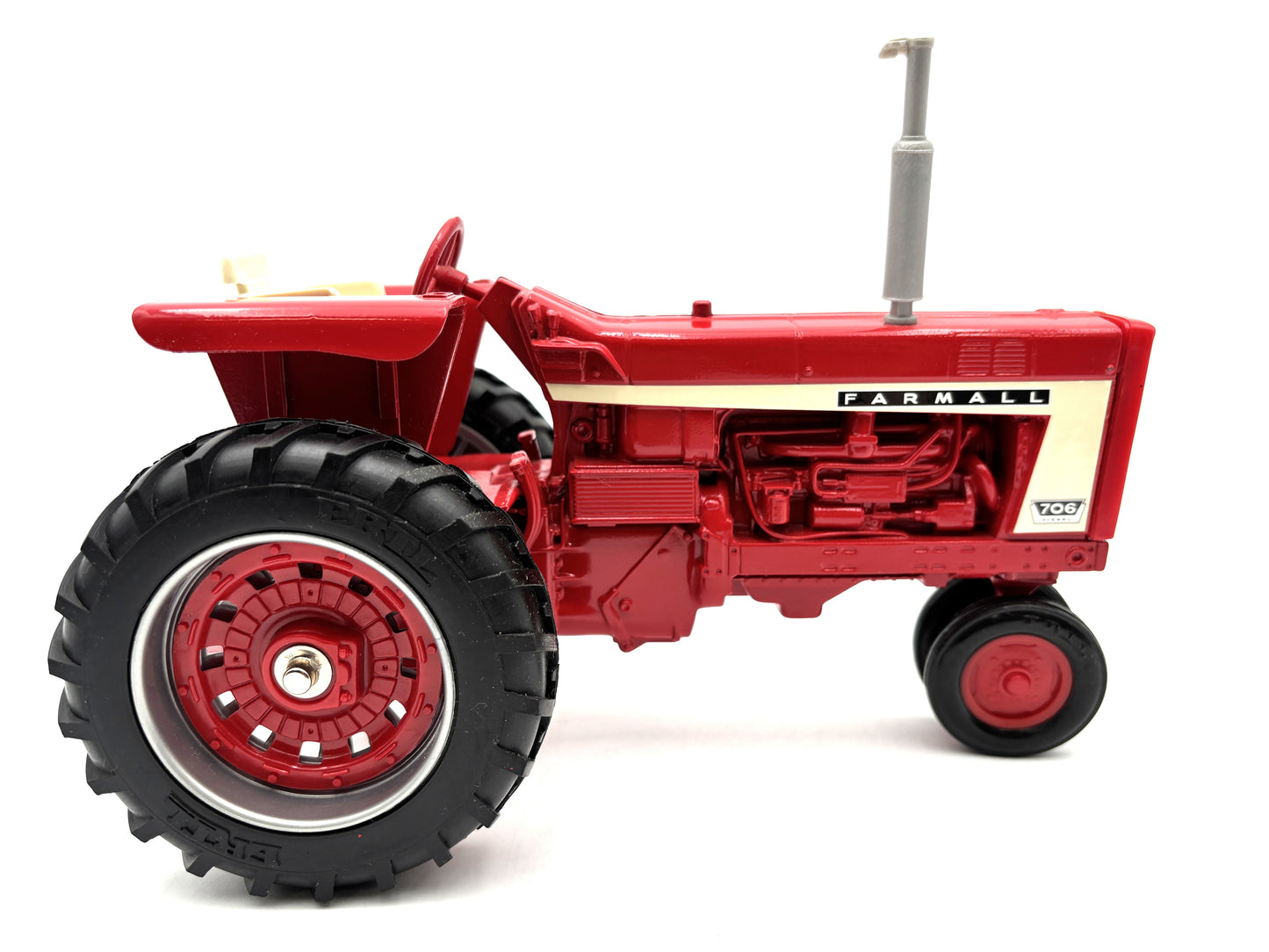 1/16 Farmall 706