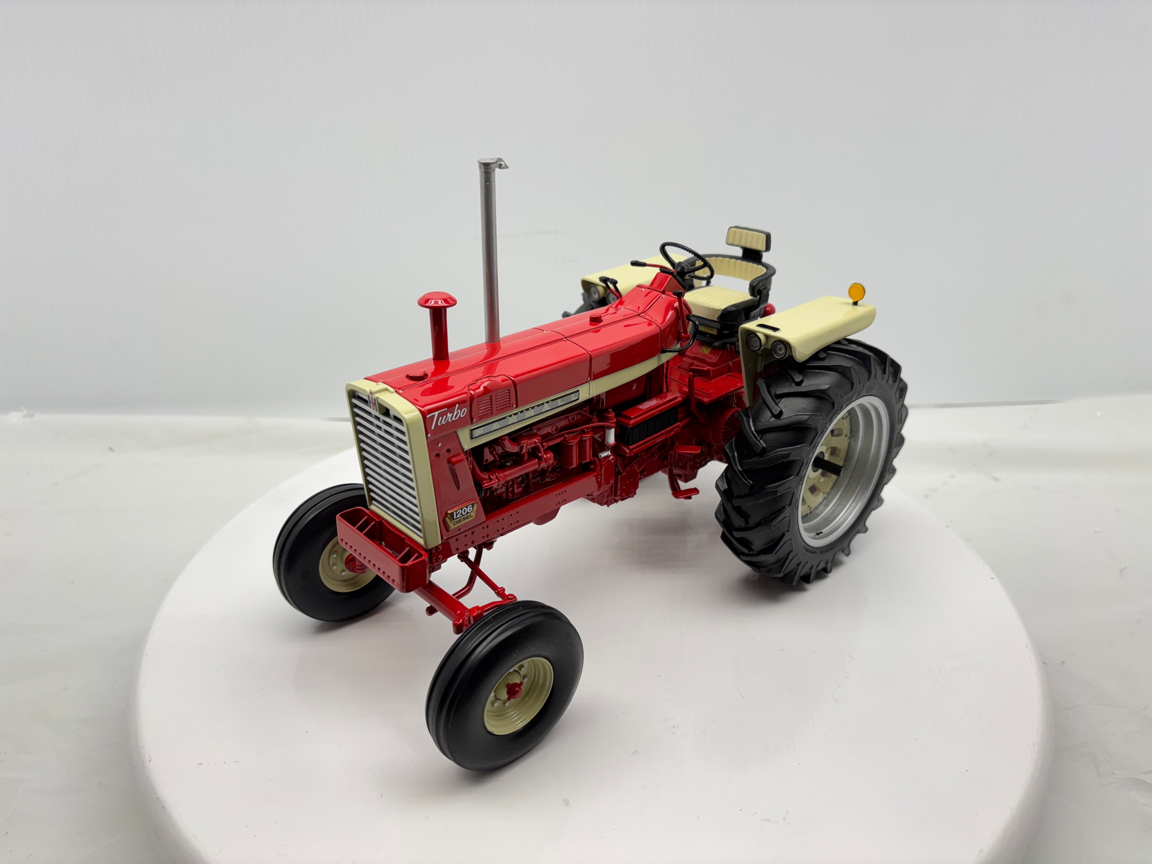 1/16 Farmall 1206