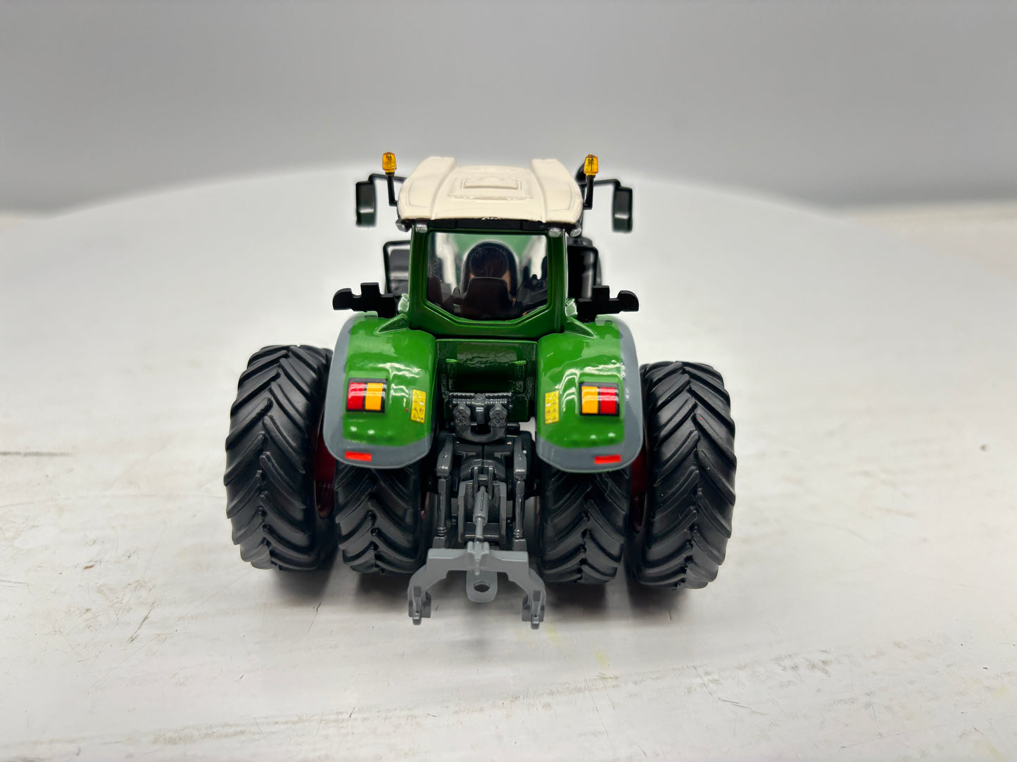1/64 Fendt 1042 Rear Duals
