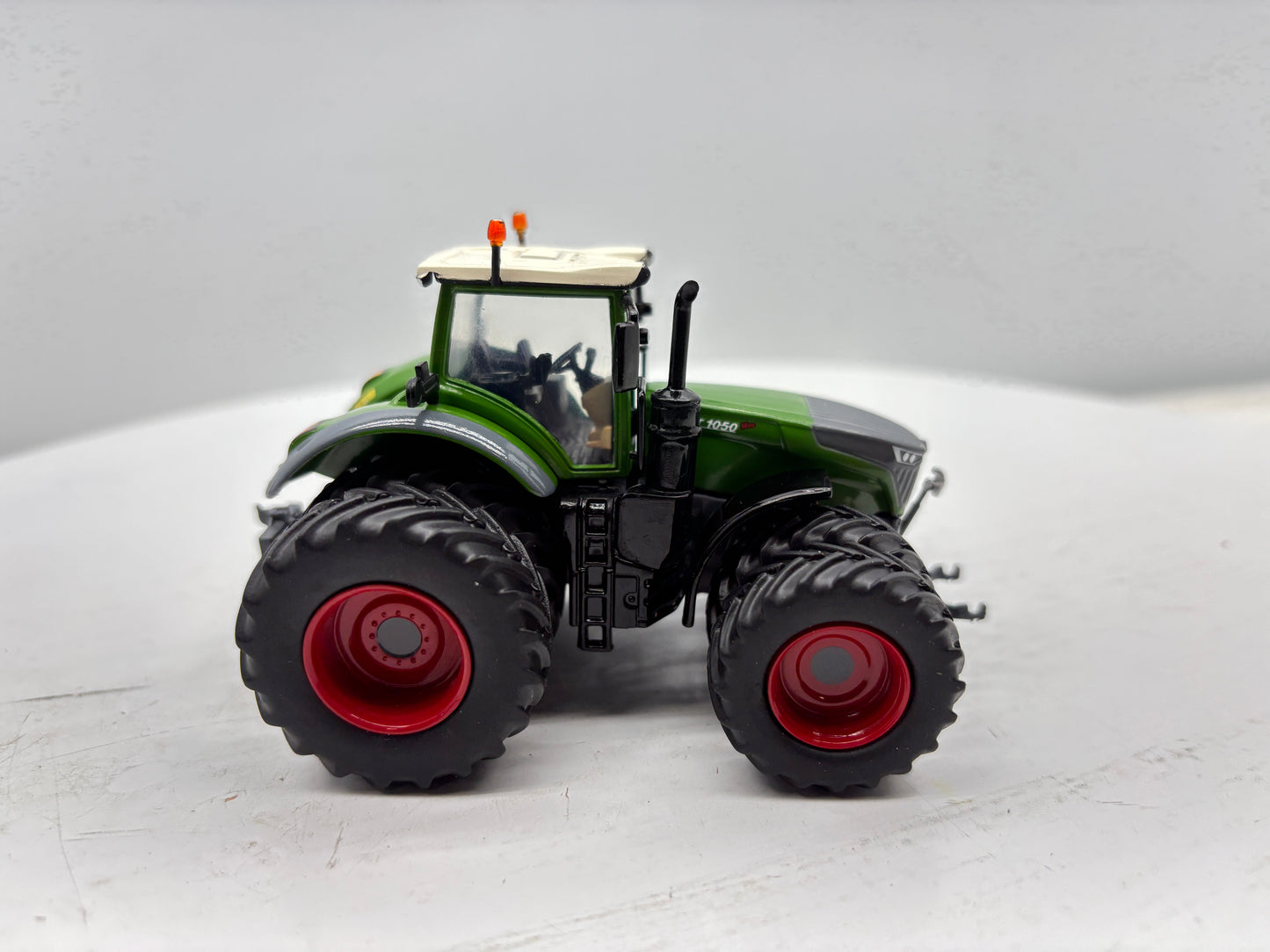 1/64 Fendt 1050 Duals All-Around