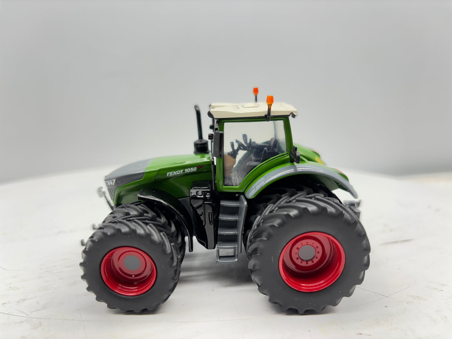 1/64 Fendt 1050 Duals All-Around