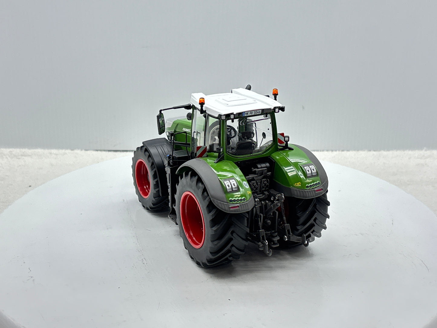 1/32 Fendt 1046 Vario Chrom