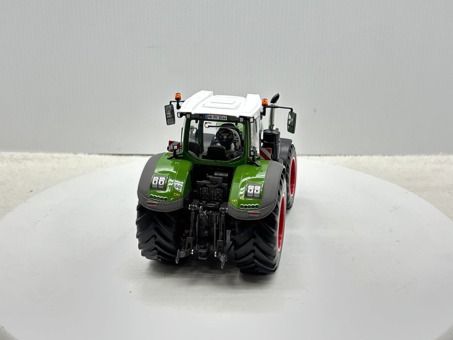 1/32 Fendt 1046 Vario Chrom