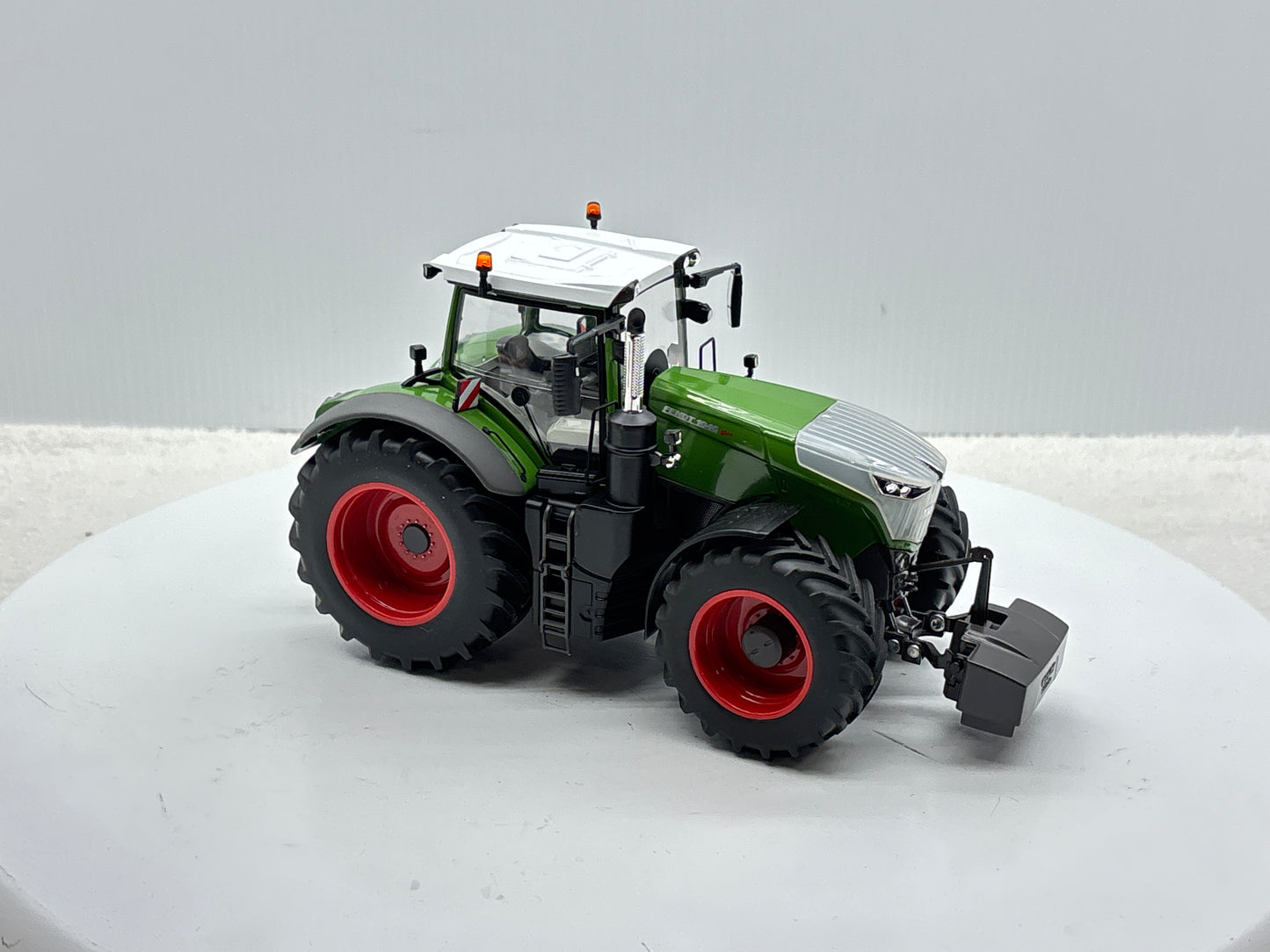 1/32 Fendt 1046 Vario Chrom