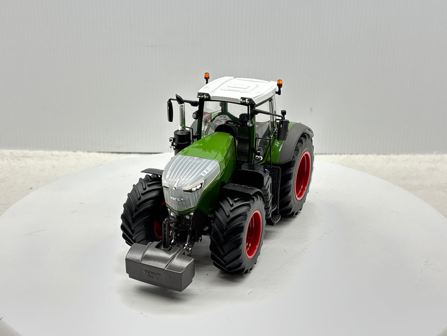 1/32 Fendt 1046 Vario Chrom