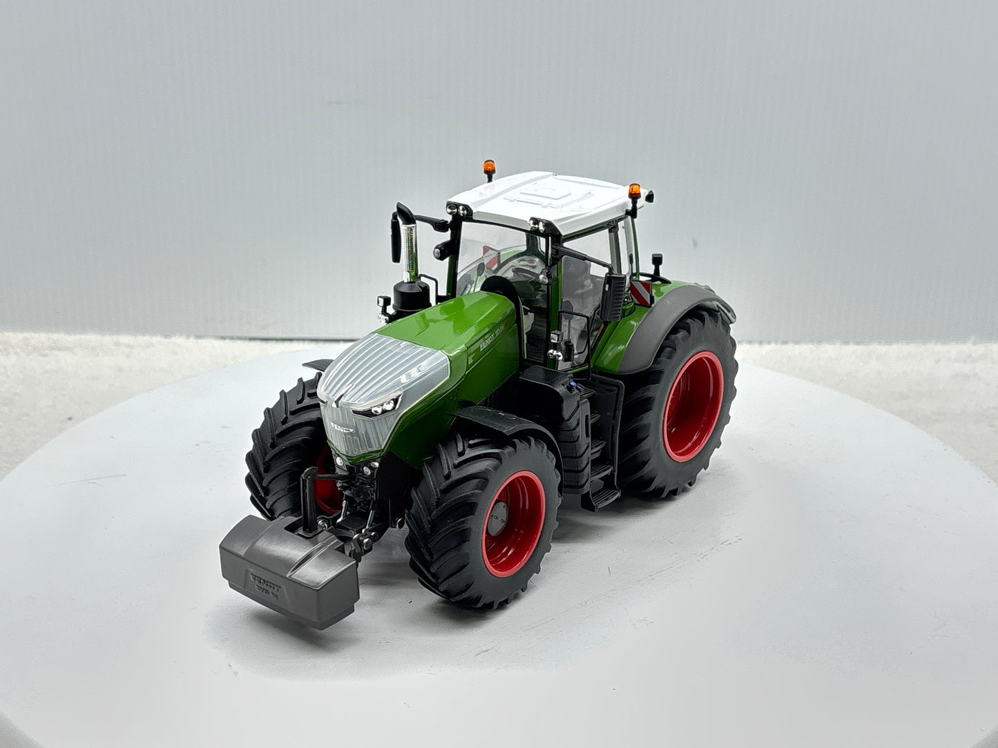 1/32 Fendt 1046 Vario Chrom