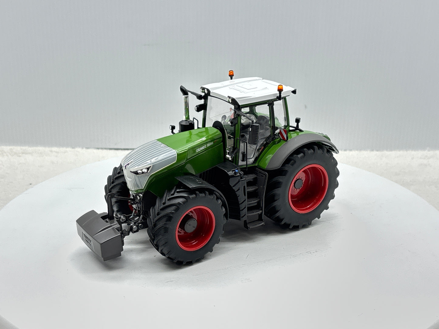 1/32 Fendt 1046 Vario Chrom