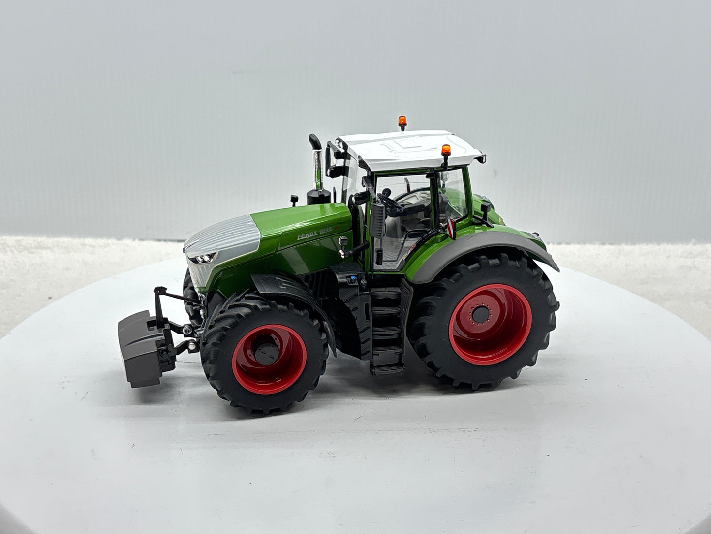 1/32 Fendt 1046 Vario Chrom