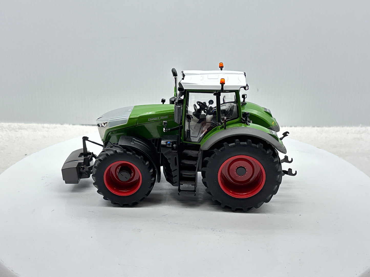 1/32 Fendt 1046 Vario Chrom