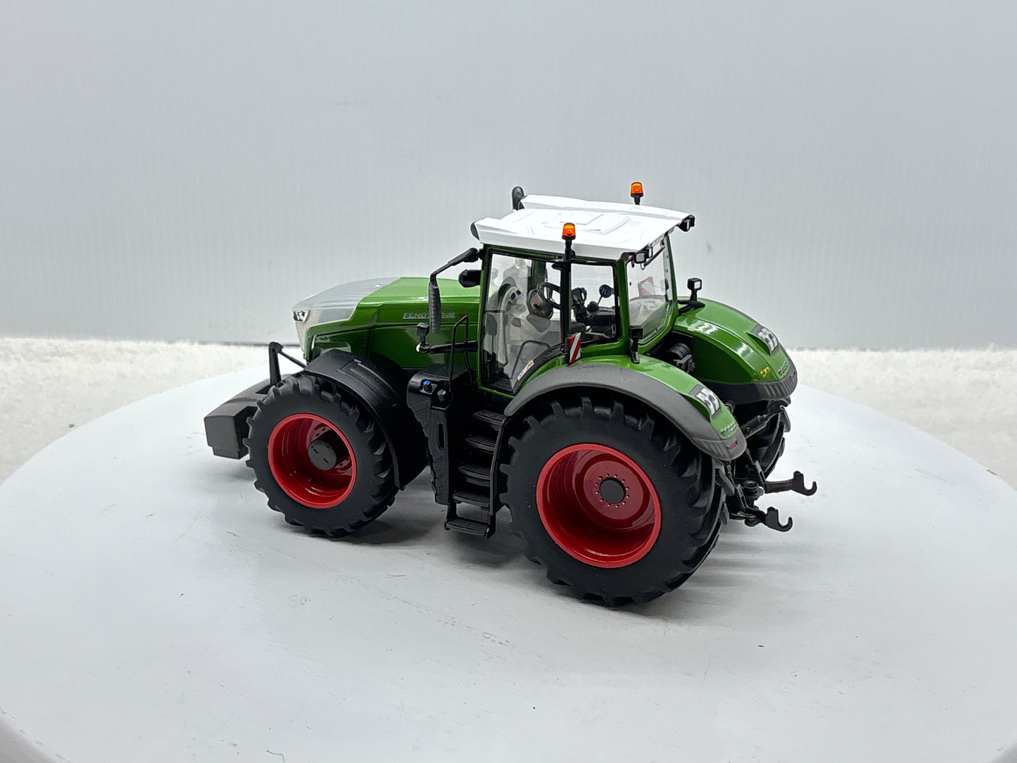 1/32 Fendt 1046 Vario Chrom