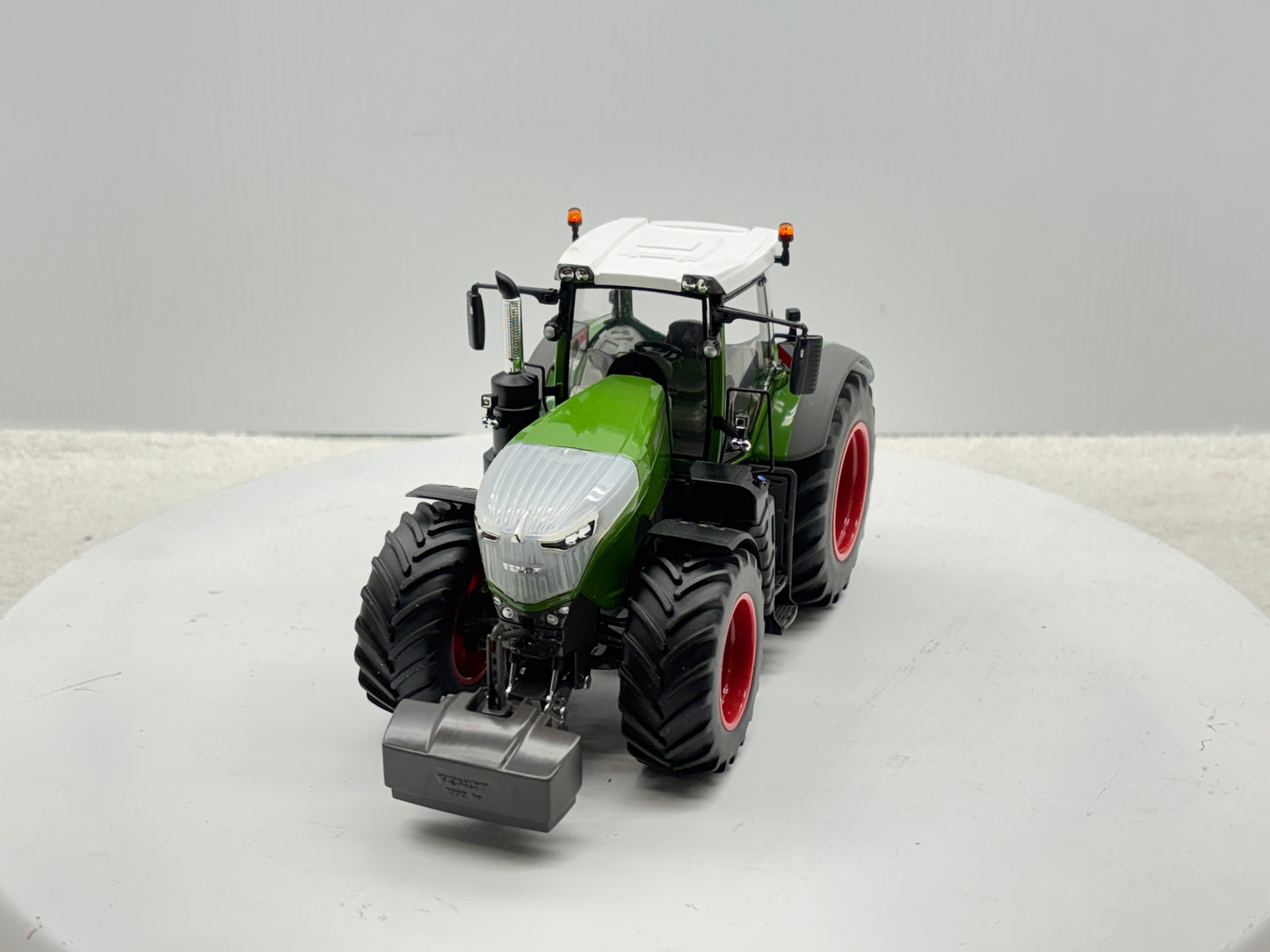 1/32 Fendt 1046 Vario Chrom
