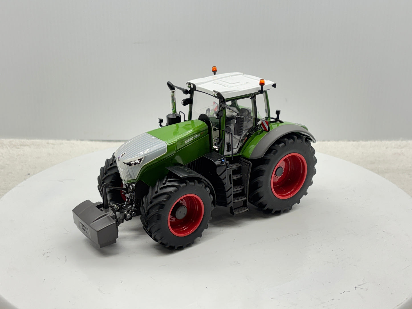 1/32 Fendt 1046 Vario Chrom