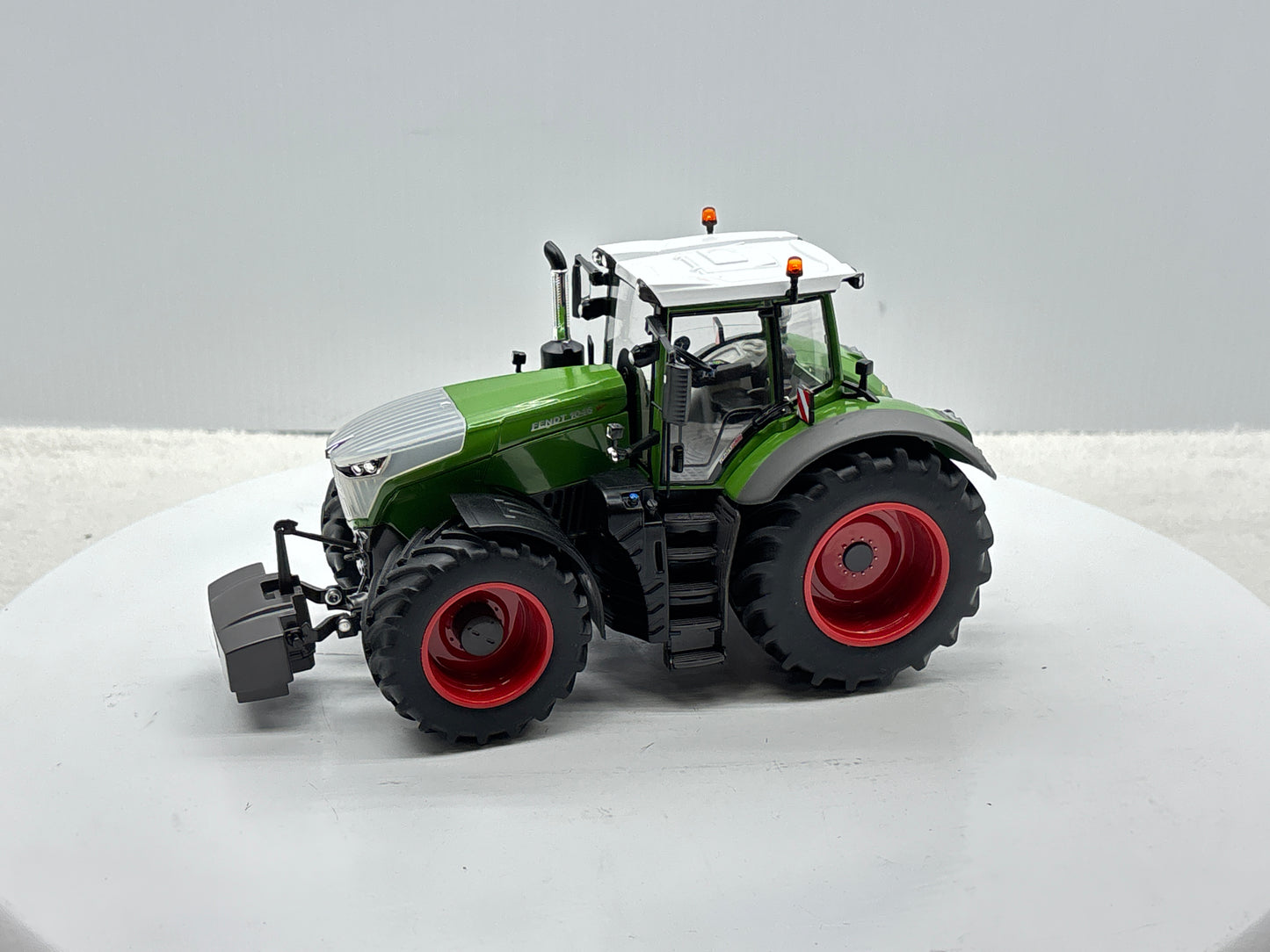 1/32 Fendt 1046 Vario Chrom