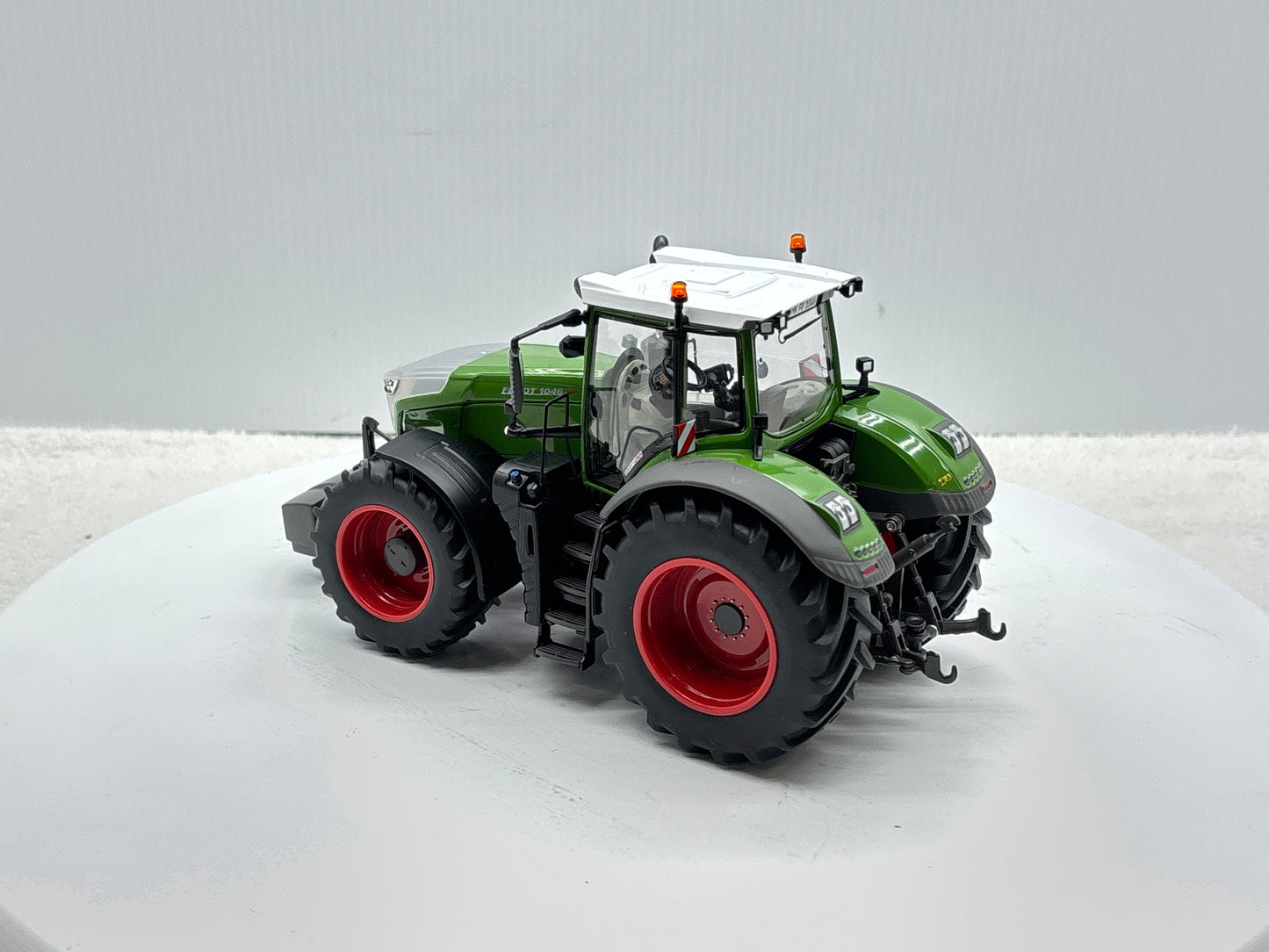 1/32 Fendt 1046 Vario Chrom