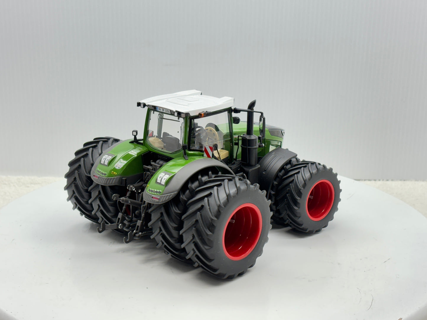 1/32 Fendt 1050 Vario Duals