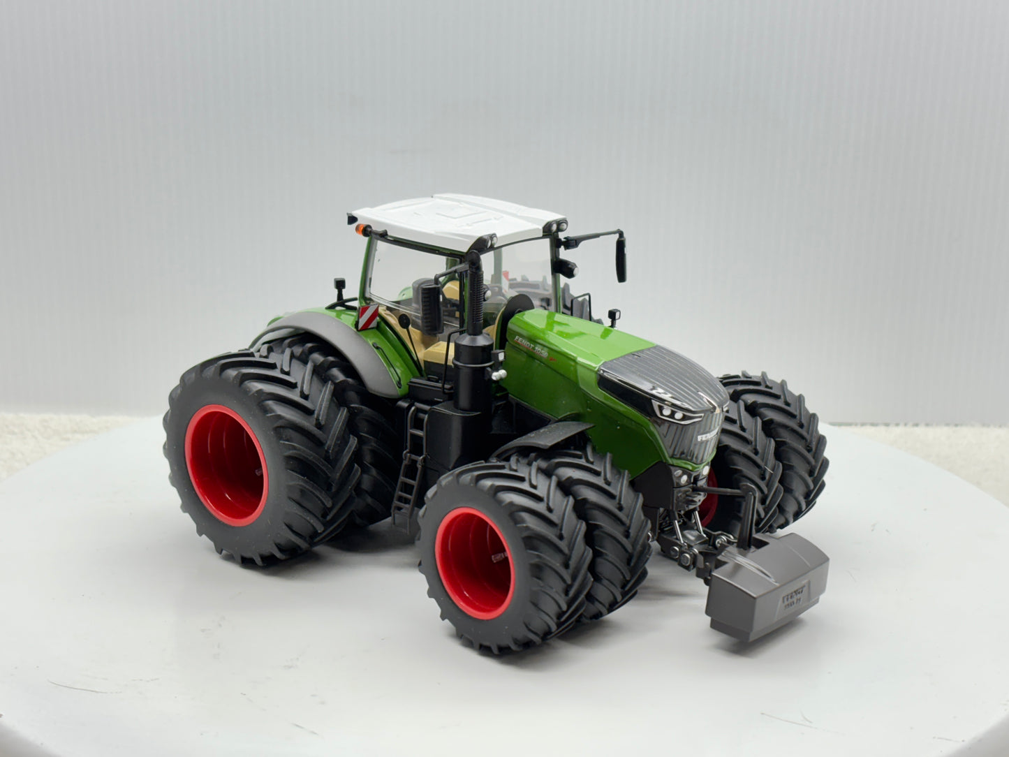 1/32 Fendt 1050 Vario Duals