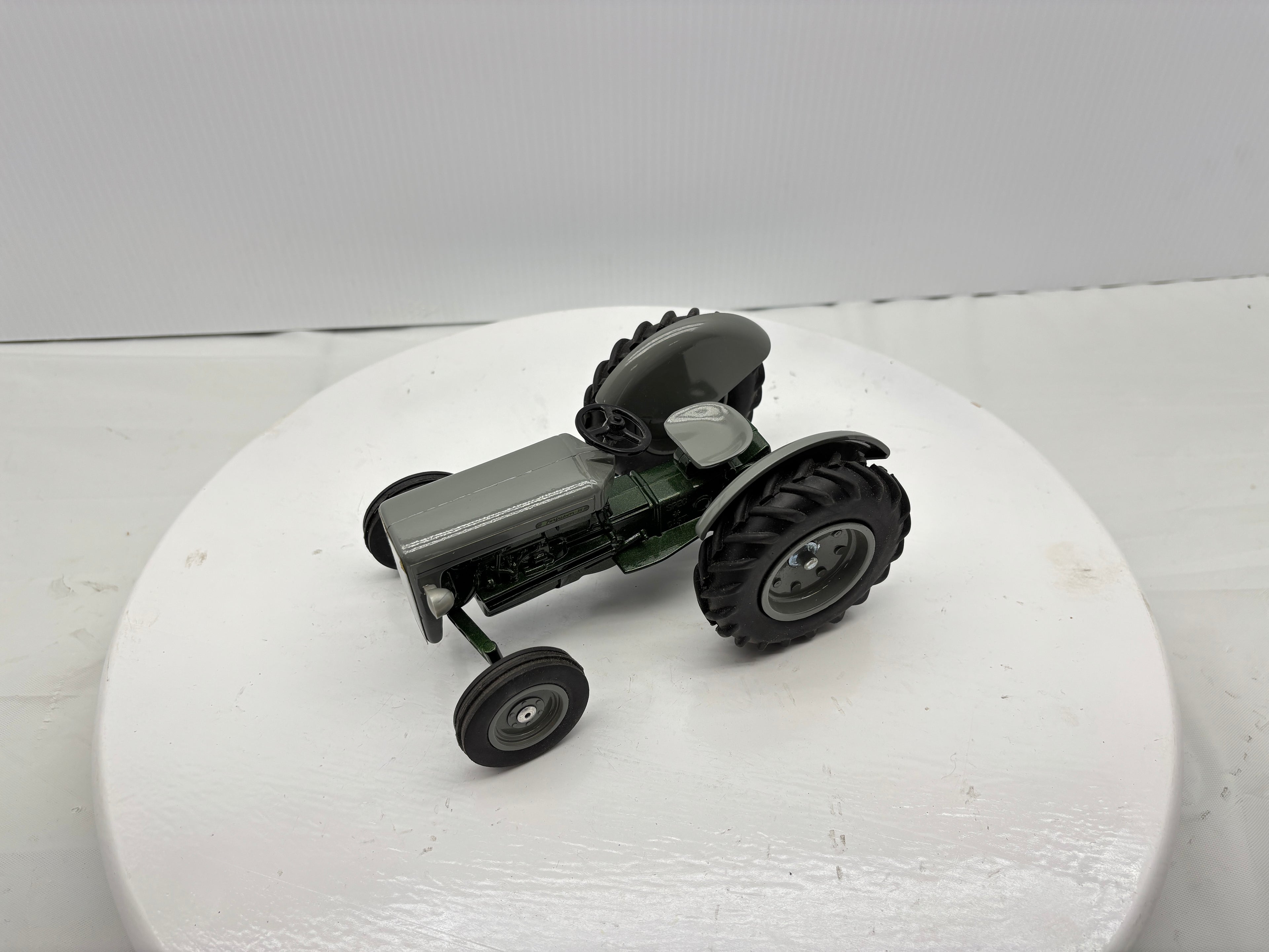 1/16 Ferguson 35 Green Belly