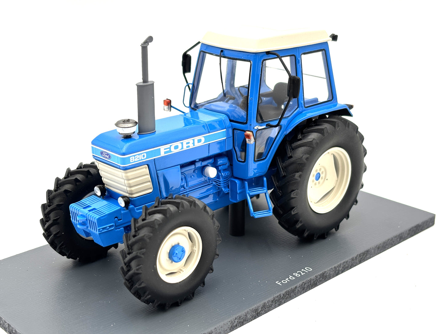 1/32 Ford 8210