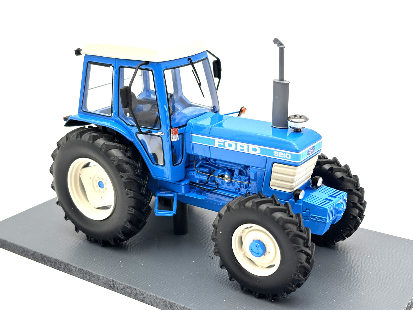 1/32 Ford 8210