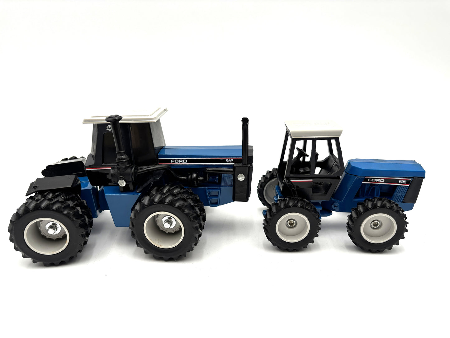 1/32 Ford 846 & 256 Nashville Dealer Set