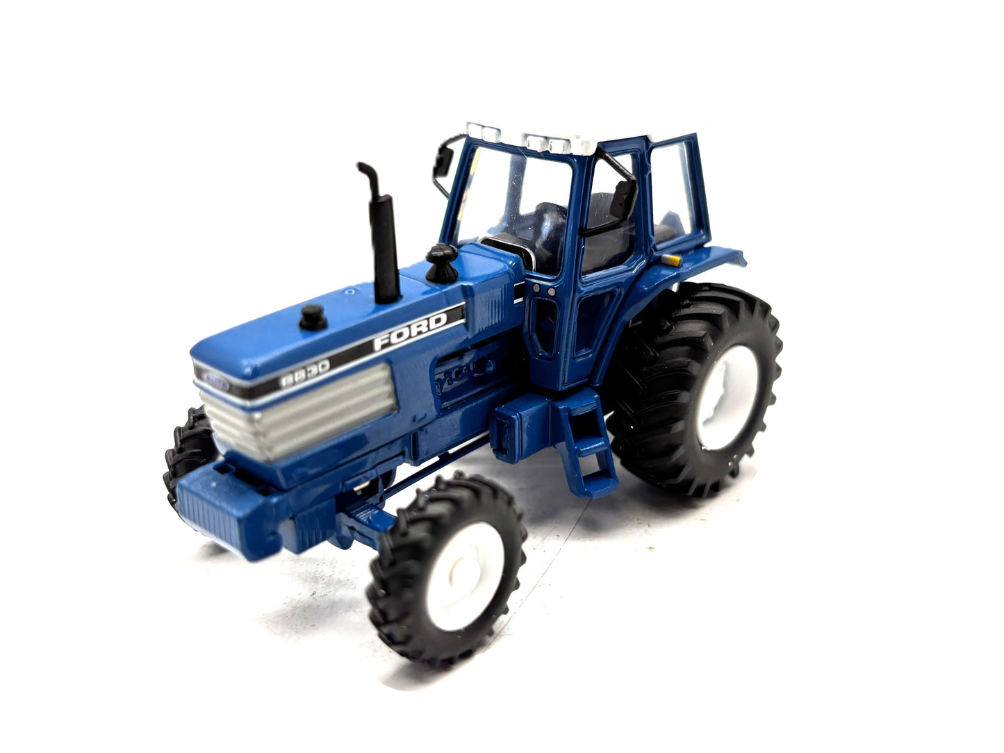 1/64 Ford 8830 2wd