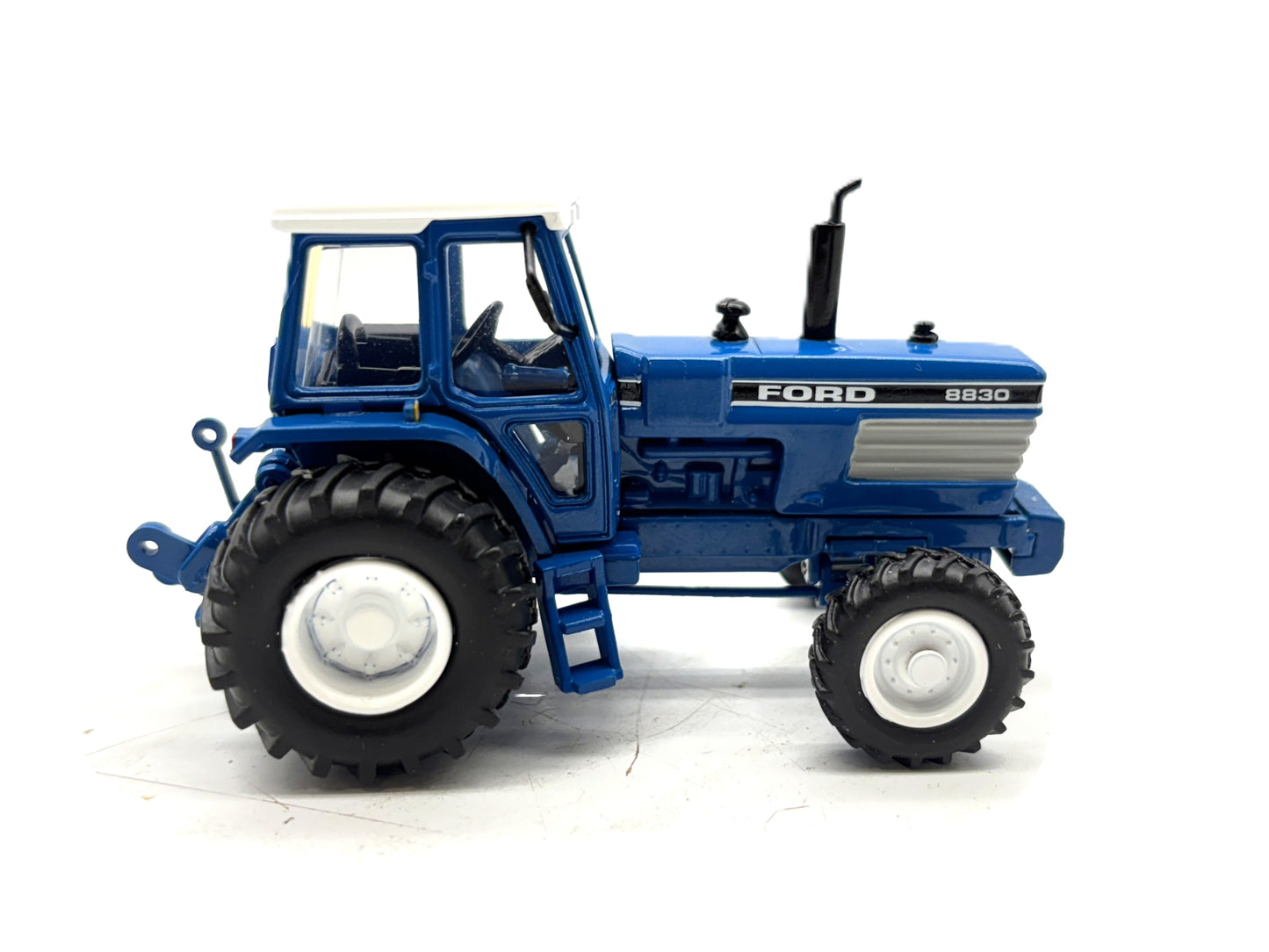 1/64 Ford 8830 2wd