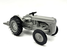 1/16 Ford 9N 50th Anniversary