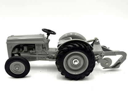 1/16 Ford 9N 50th Anniversary