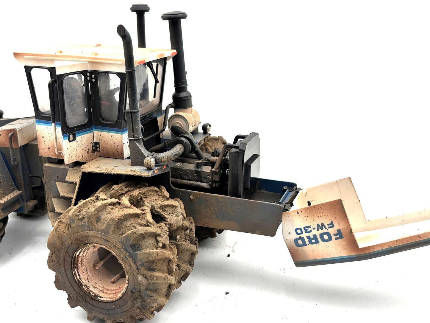 1/16 Ford FW-30 Muddy "Custom"