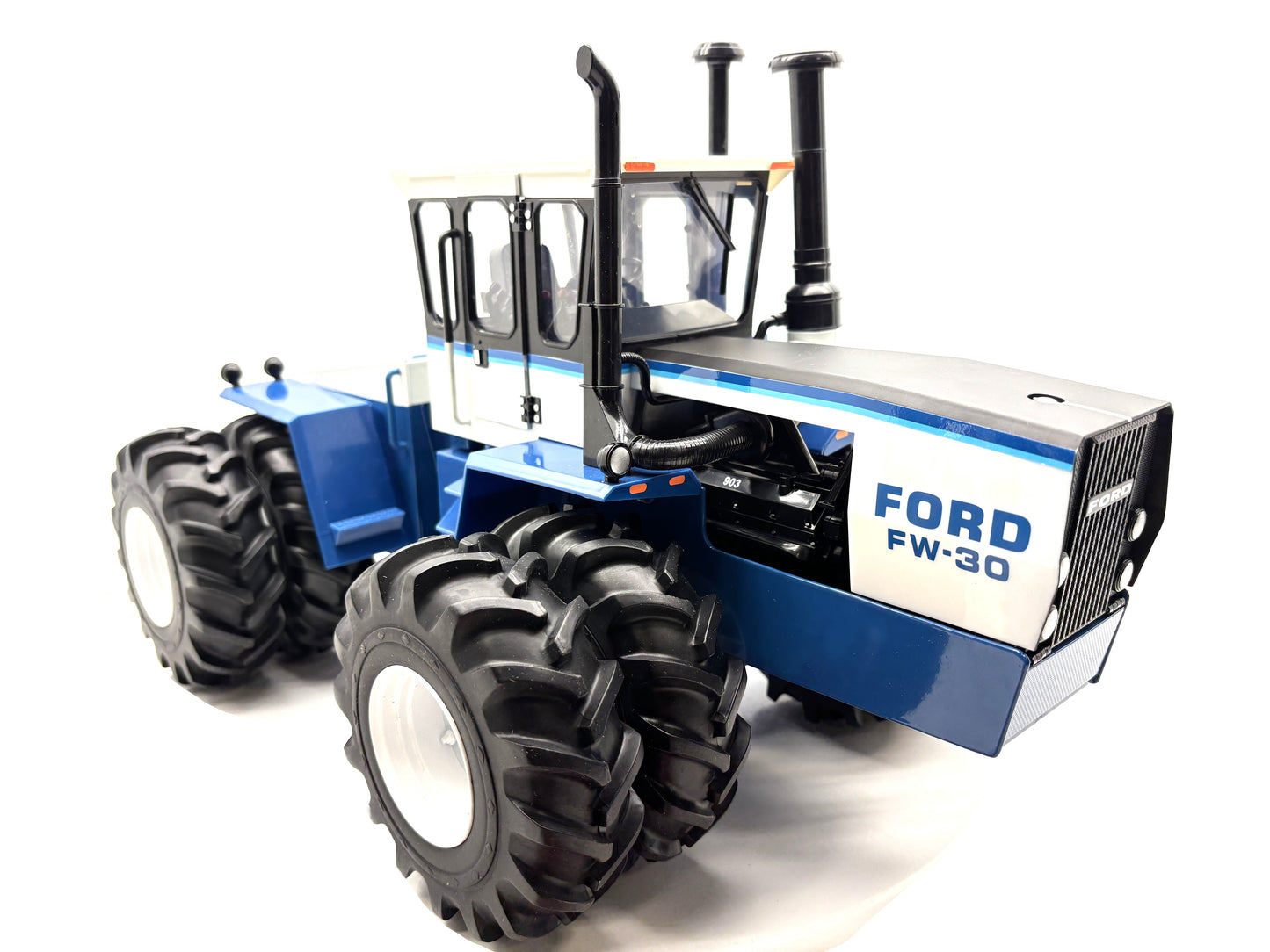 1/16 Ford FW-30 Toy Tractor Farmer
