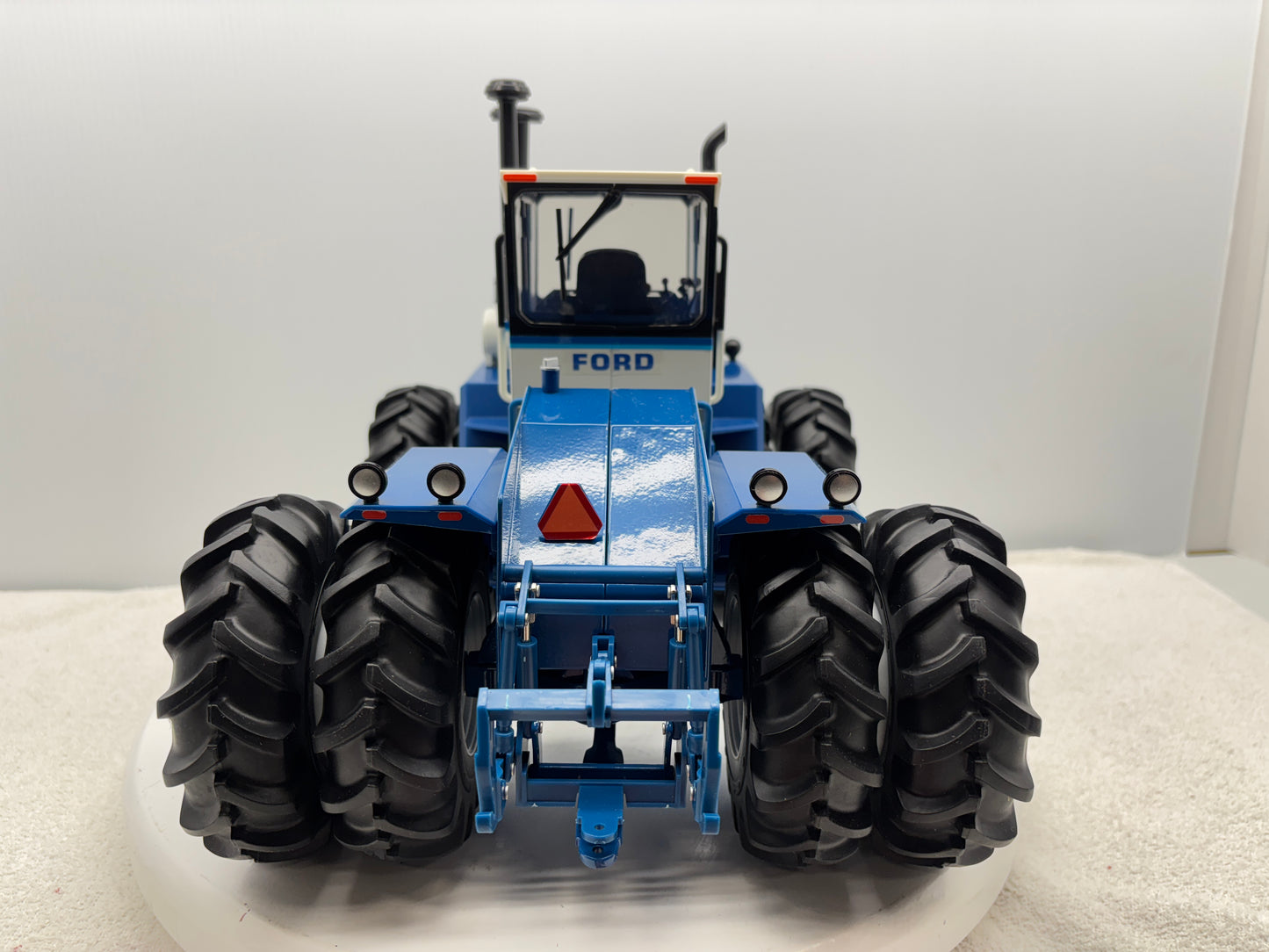 1/16 Ford FW-30 Toy Tractor Farmer