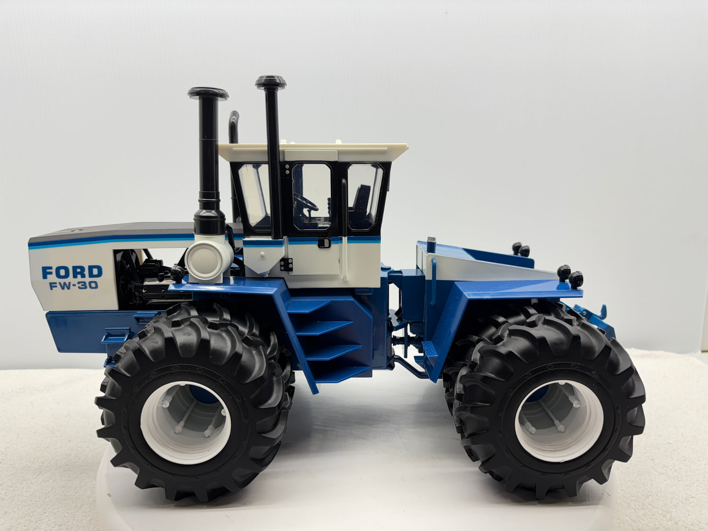 1/16 Ford FW-30 Toy Tractor Farmer