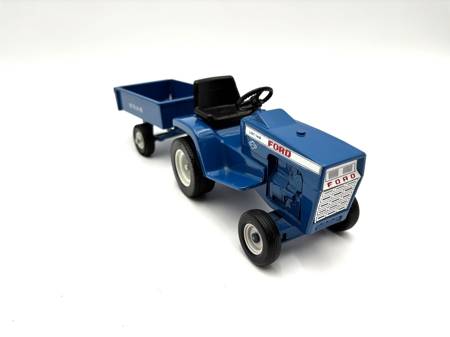 1/12 Ford LGT 145 Garden Tractor Set