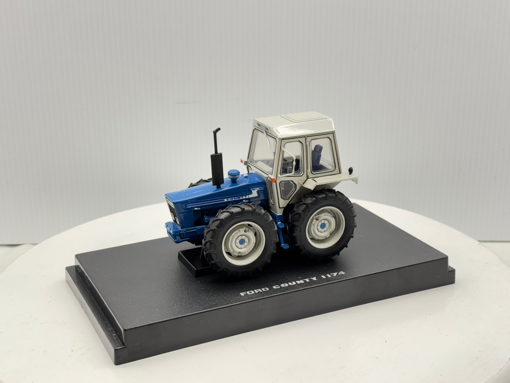 1/32 Ford 1174 County