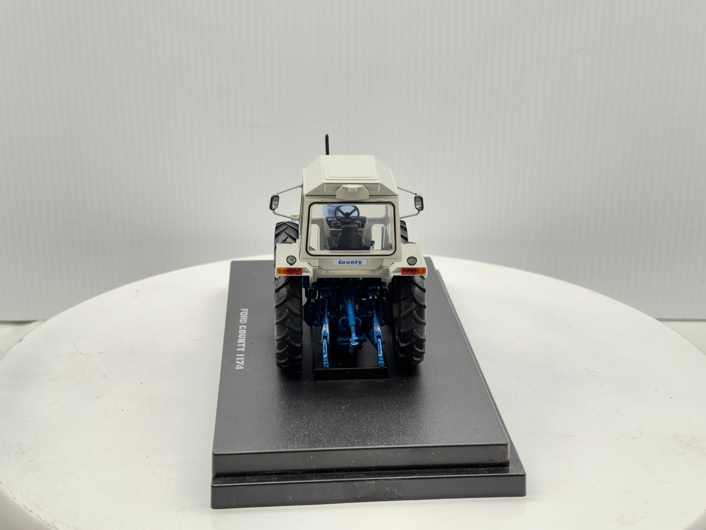 1/32 Ford 1174 County