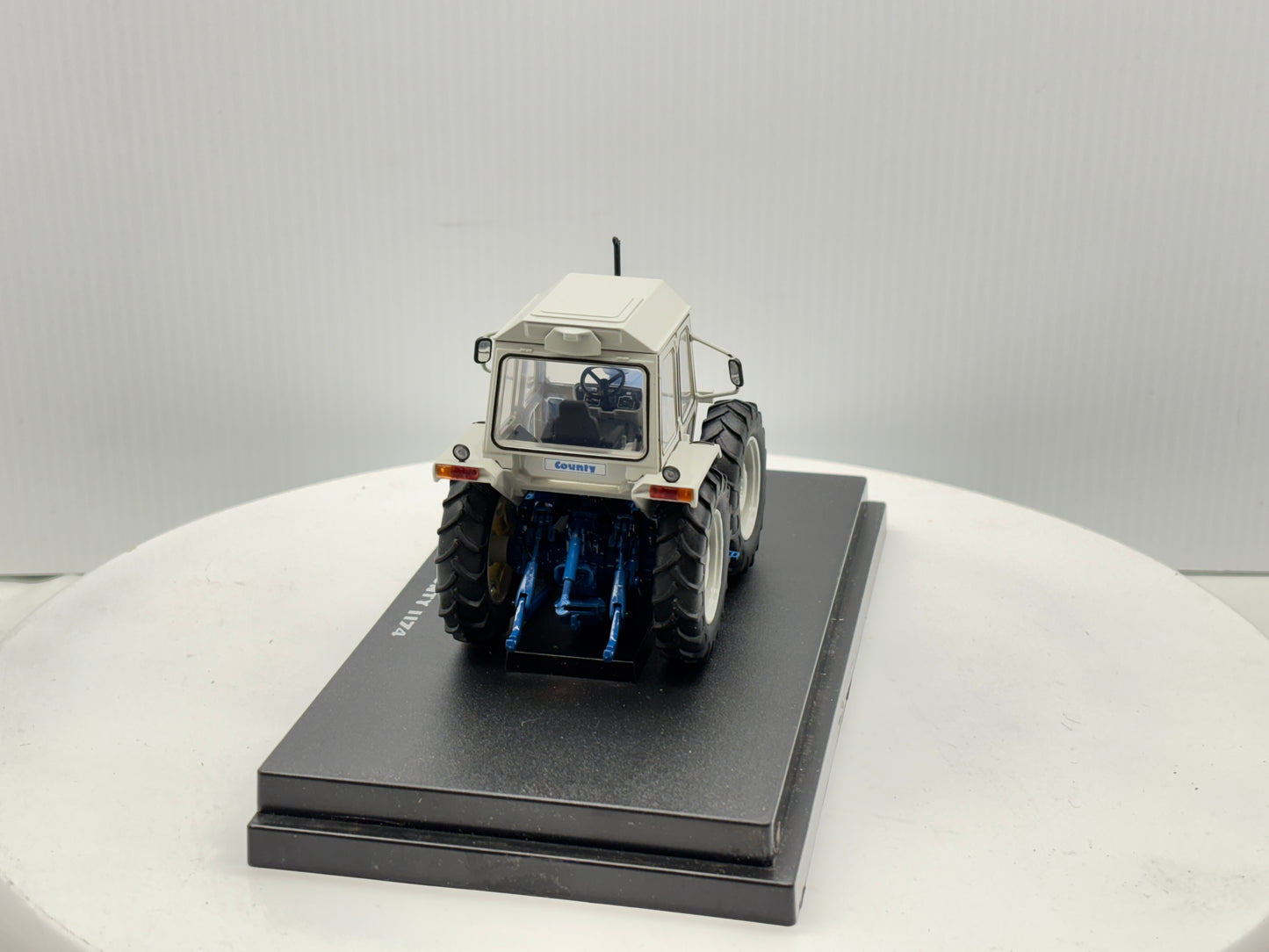 1/32 Ford 1174 County