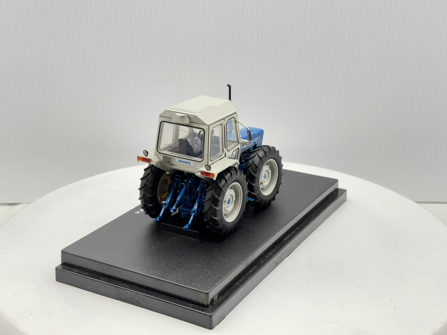 1/32 Ford 1174 County