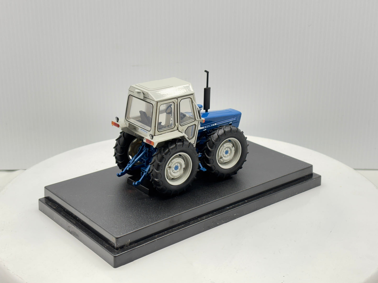 1/32 Ford 1174 County