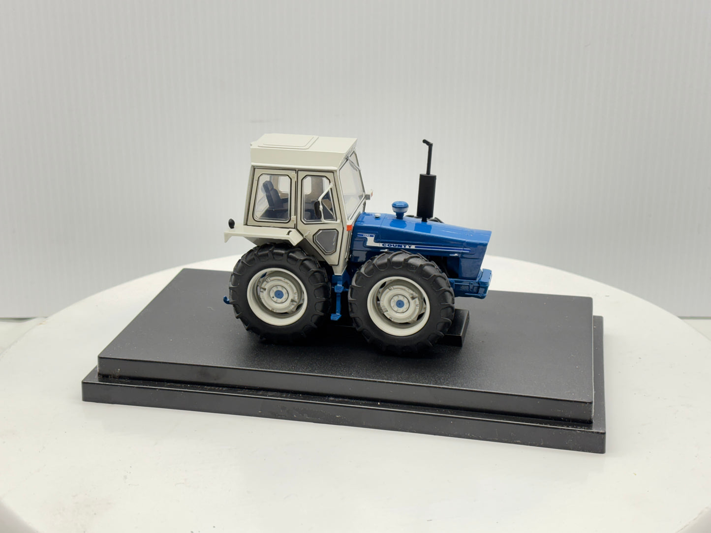 1/32 Ford 1174 County