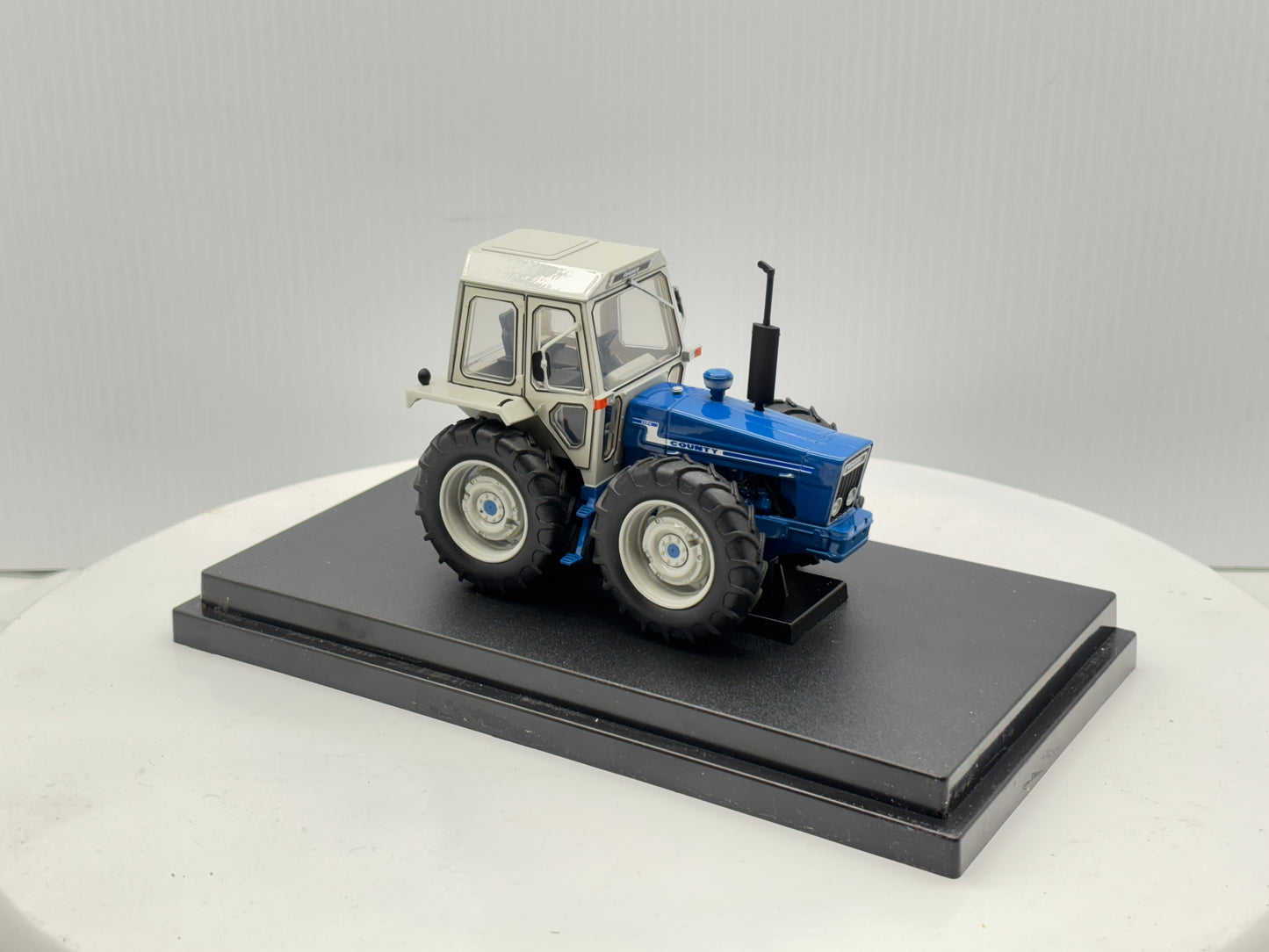 1/32 Ford 1174 County