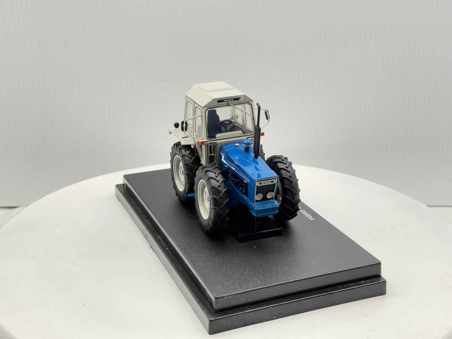 1/32 Ford 1174 County