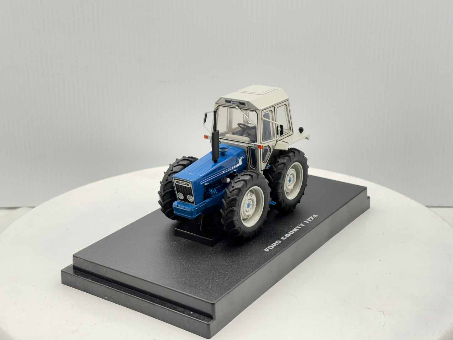 1/32 Ford 1174 County