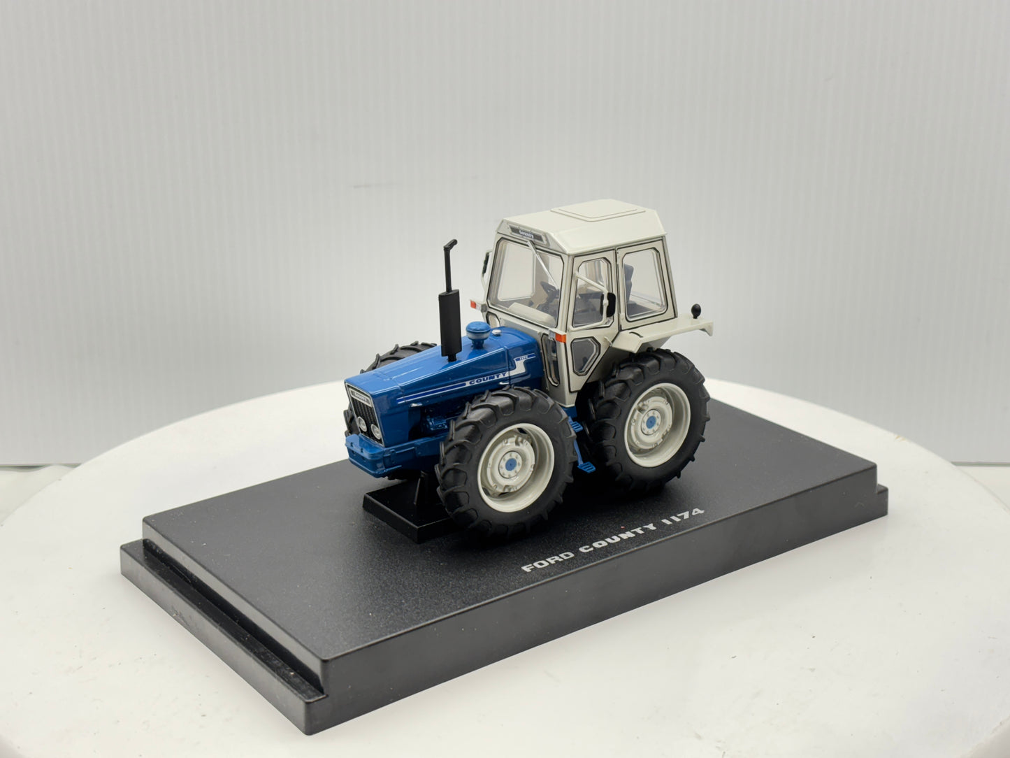 1/32 Ford 1174 County