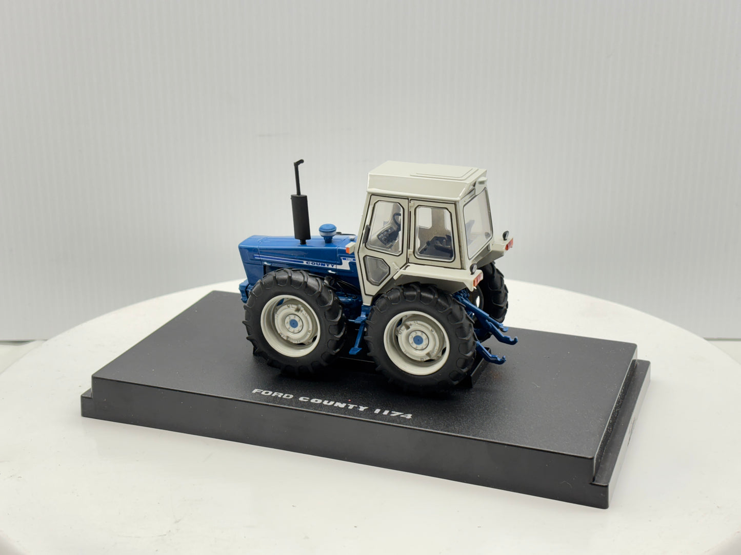 1/32 Ford 1174 County