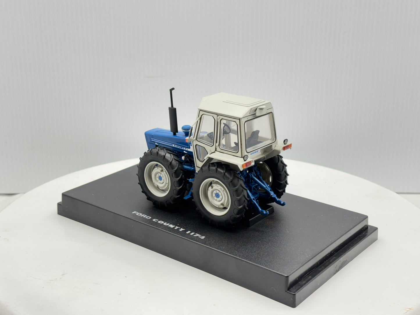 1/32 Ford 1174 County