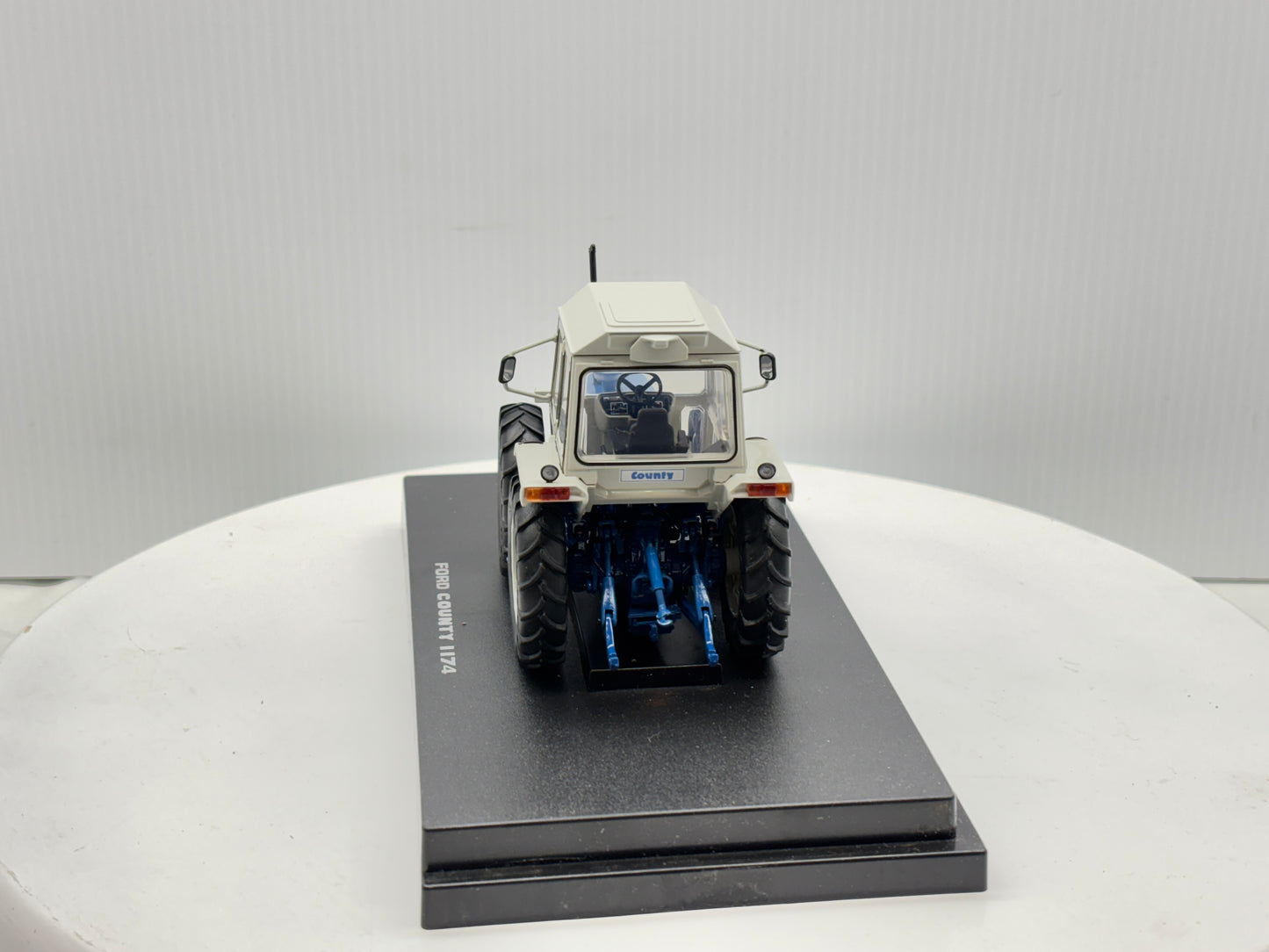 1/32 Ford 1174 County