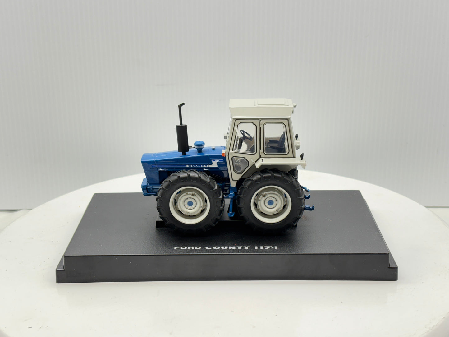 1/32 Ford 1174 County