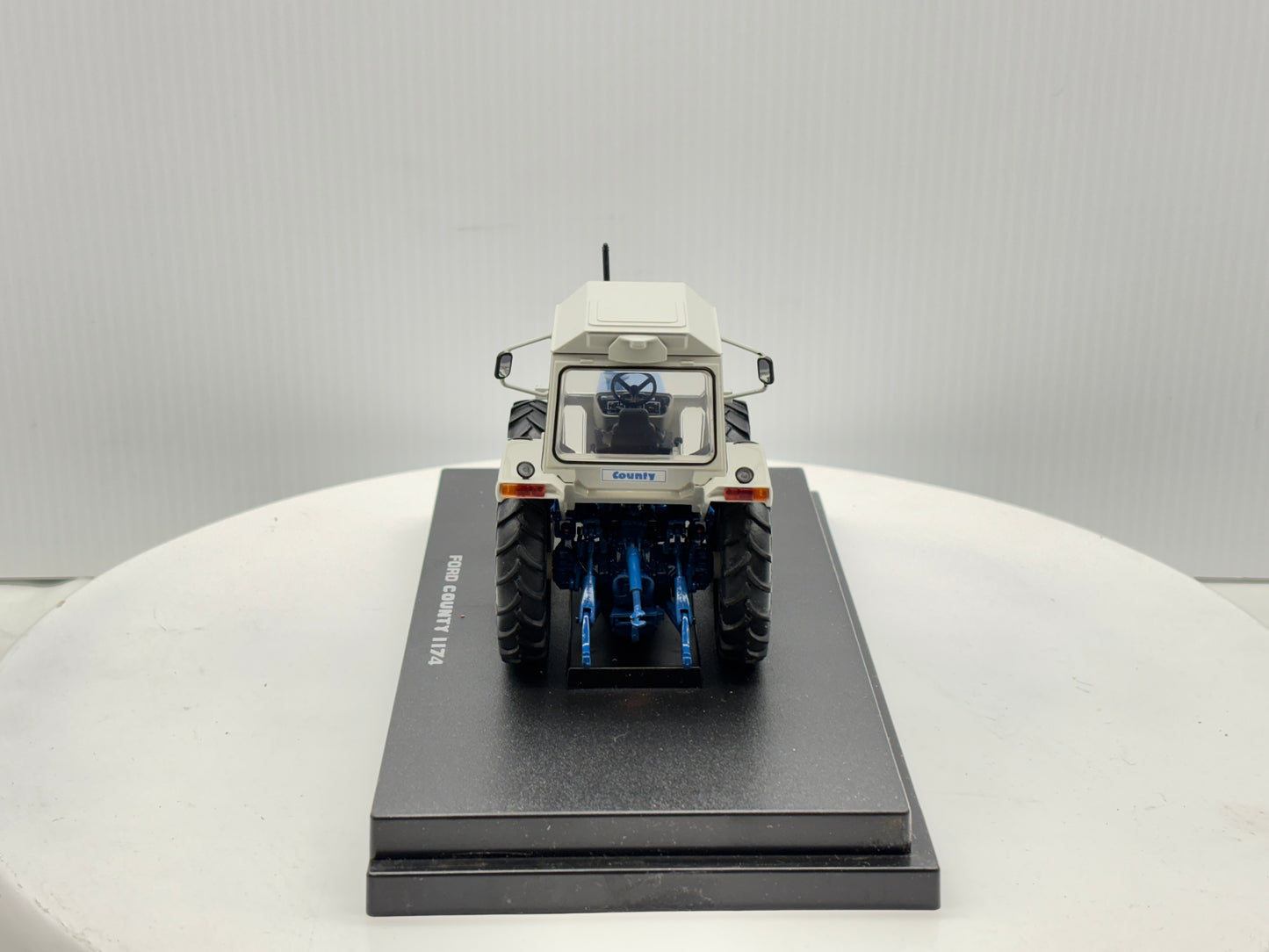 1/32 Ford 1174 County