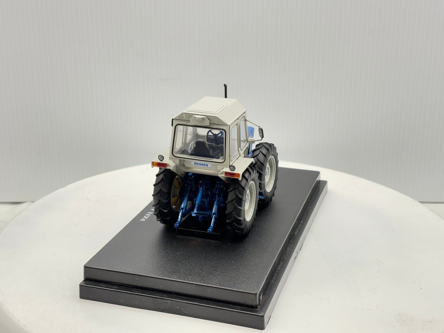 1/32 Ford 1174 County