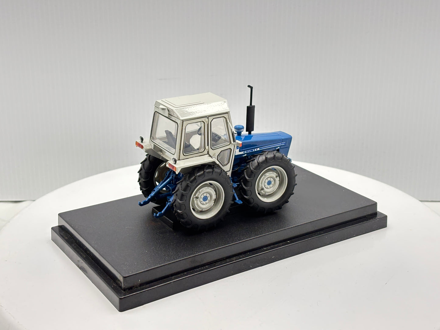 1/32 Ford 1174 County